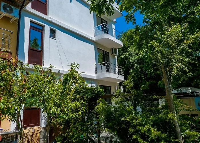 Konukevi Casa Meyra 3*