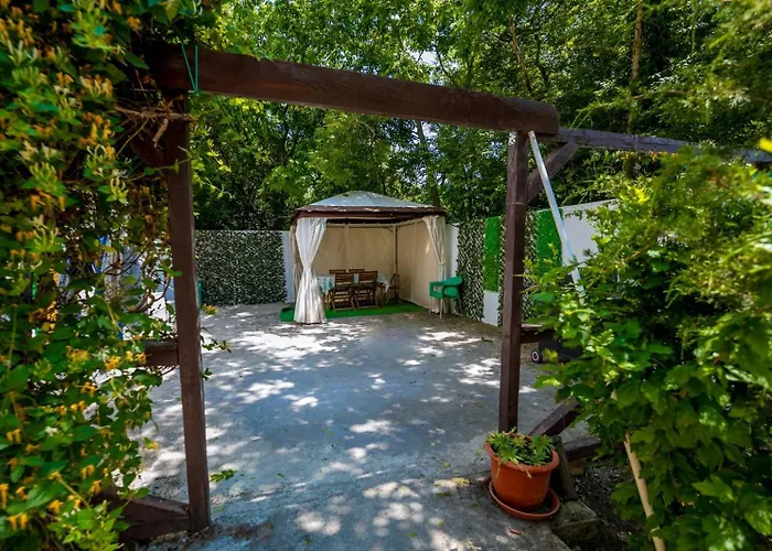 Konukevi Casa Meyra 3*