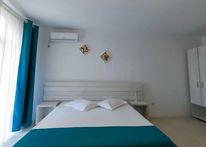 Konukevi Casa Meyra 3*