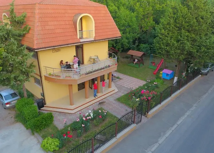 Konukevi Casa Meyra 3*